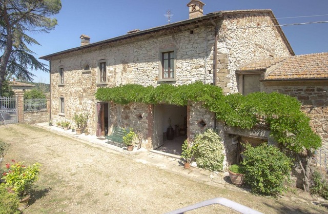 Wonderful villa for 6 guests with WIFI, TV, terrace, pets allowed, panoramic view and parking