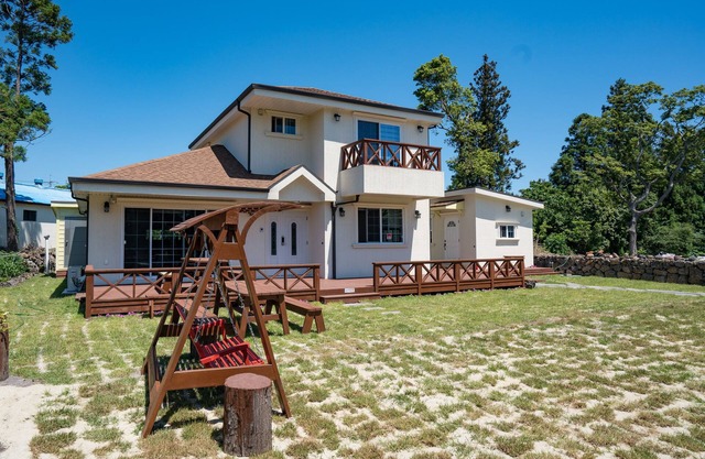 Wonderful Wood Family House in Jeju in nature
