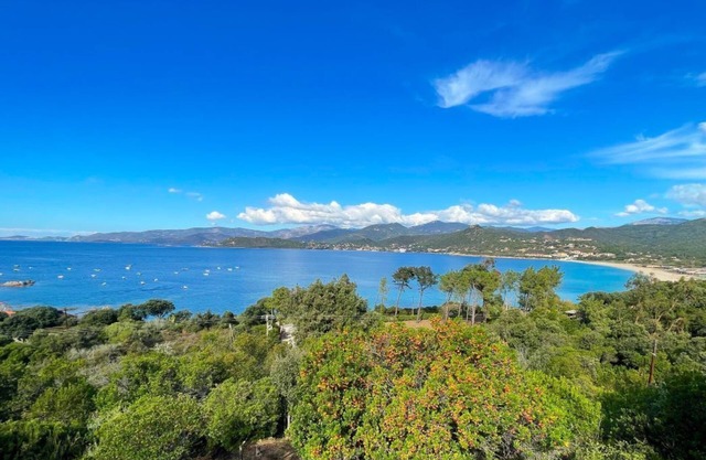Woning In Calcatoggio Panoramisch Uitzicht op zee en Bergen. Zandstand 200 m