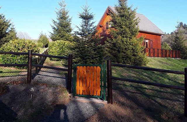 WOODEN CHALET SPA + "The Squirrels" No. 2 (4 stars) MONT DORE / MOUNTAIN VIEW