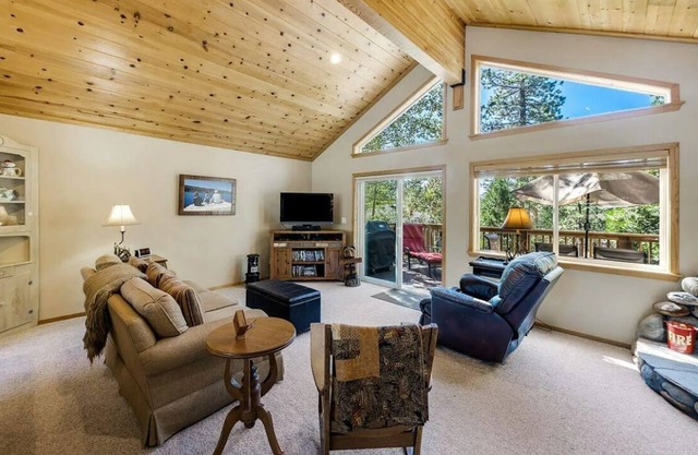 Woodland at Tahoe Park By Tahoe Getaways - Pet Friendly - Private Beach
