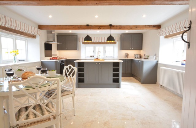 WOODLAND COTTAGE, GREAT GLEMHAM, pet friendly in Framlingham