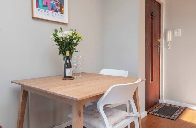 Woodlands House Charming 1BR Apartment