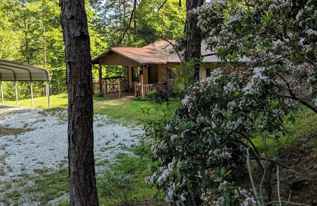 Woodridge-Entire House with 50+ acres for your enjoyment