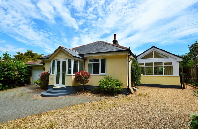 Woodside Cottage - a house that sleeps 6 guests in 3 bedrooms
