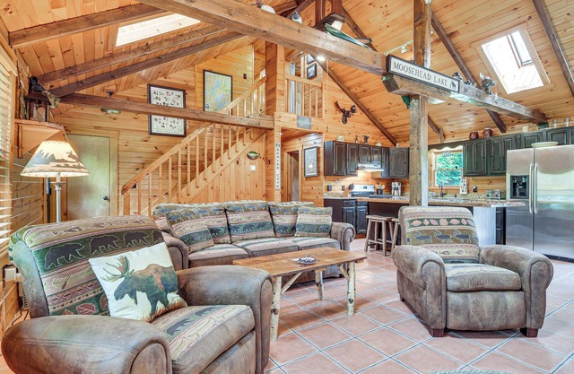 Woodsy Beaver Cove Cabin w/Deck & Fire Pit!