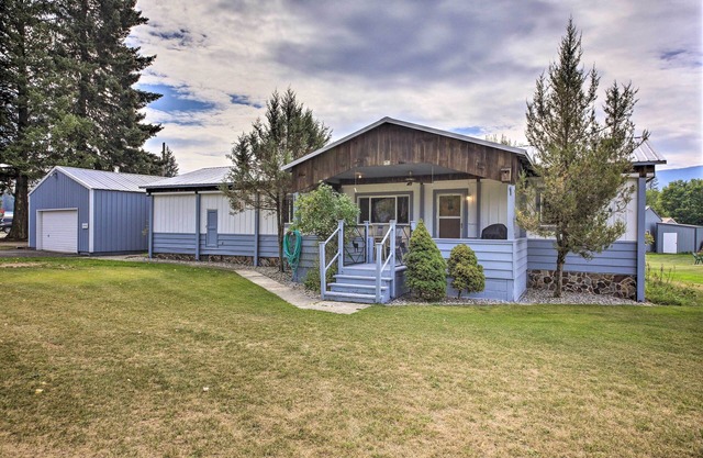 Woodsy Riverfront Retreat in Trout Creek Montana!