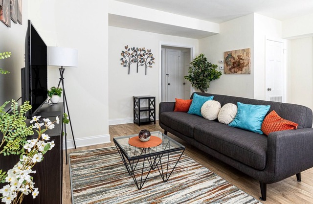 Work & Relax 2 Bedroom Perfect for Long-Term Stay!