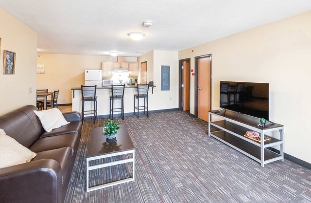 Work Relax Repeat in a Bright and Spacious Stay