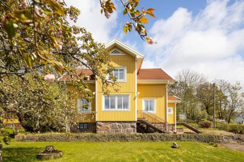 Workers Home Near Volvo