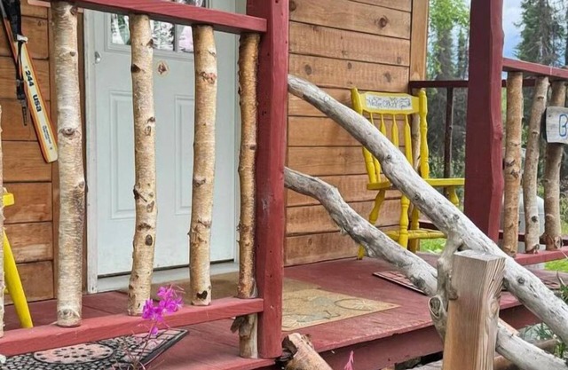 World Famous Alaska Little Bear Cabin Talkeetna, Alaska