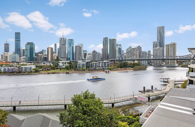 Wow! ~ Skyline City, Water + Story Bridge Views