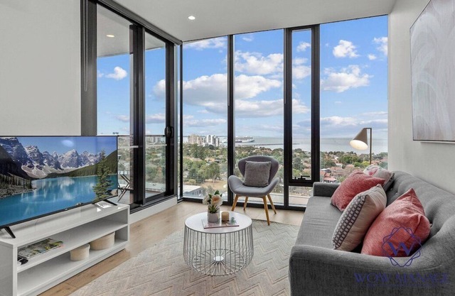 WOWPOR002 - 1110A/3 tarvor st, Port Mel · Grand Sea-View Luxury Apartment with 2