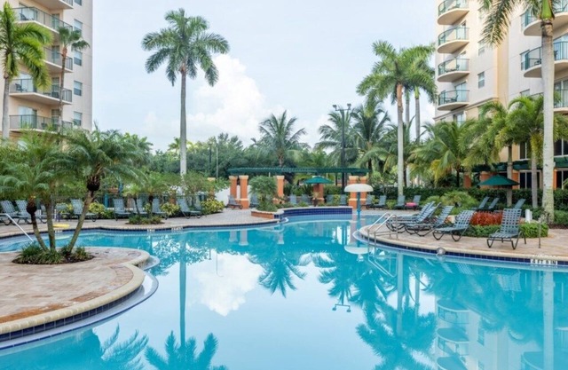 Wyndham Palm-Aire - Luxurious 1 Bedroom Condo