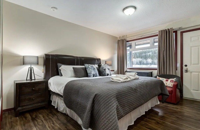 Yam 27/28 - Upper 2 Bedroom K/Q