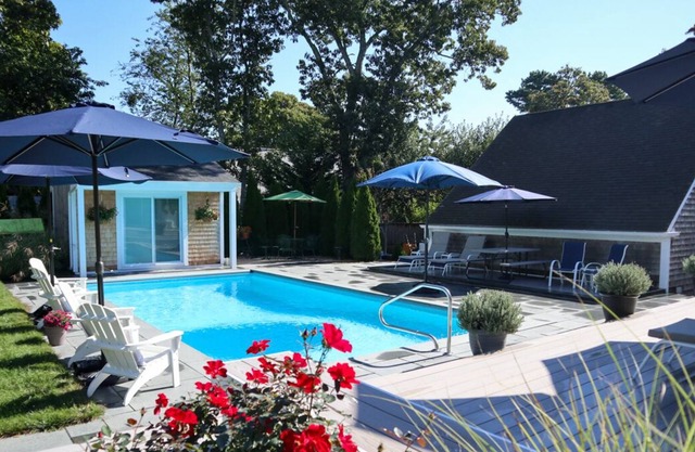Yarmouth Port, Renovated Single Level Living, 30' Pool: 032-Y