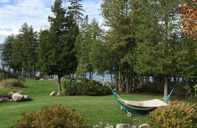 Year-Round Kagawong Lakeside Cottage Rental - The Nuthatch STAR 2023-02 license