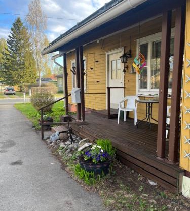 Yellow dream house - 3 min from highway, sauna, big private parking