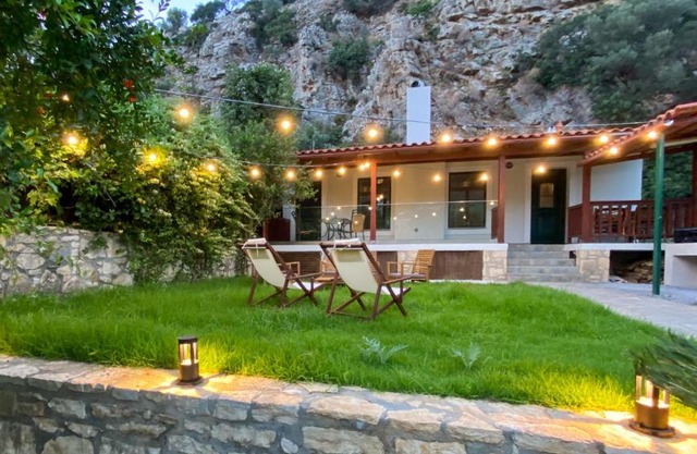 Yiama's Seaside Cottage in Paliokastro near Heraklion City