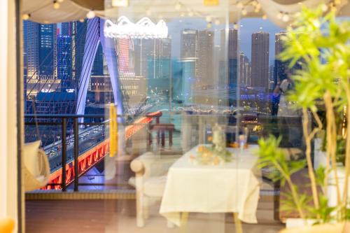 Yingxi River View Homestay Jiefangbei Hongyadong Branch
