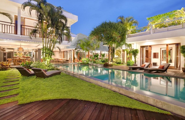 You think you know Canggu? Think again! Stunning LARGE LUXXE 7bed Villa