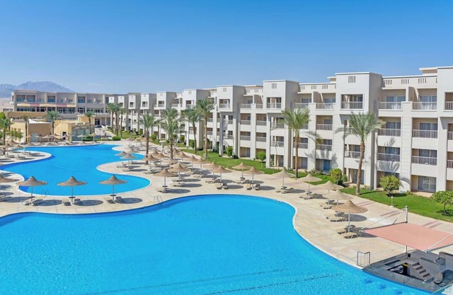 Your All-Inclusive Oasis with Pool, Spa & Water Adventures