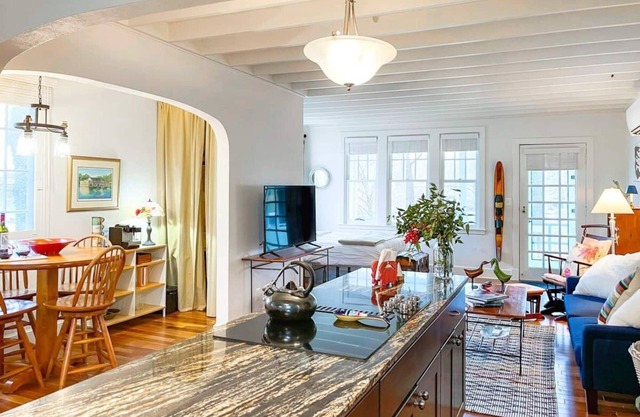 Your Annapolis Waterfront retreat - a short walk to Navy Football Home Games