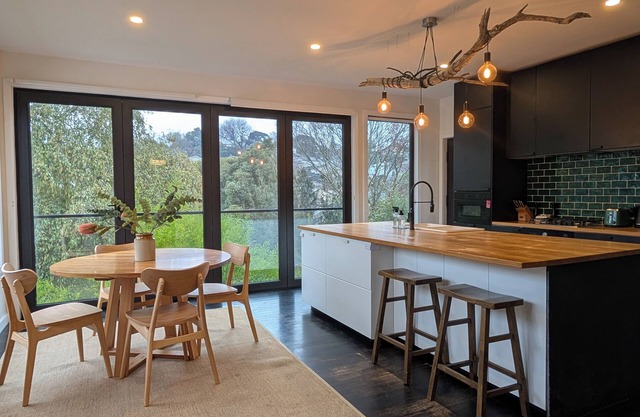 Your CBD Treetop Base | Parking, Wifi & Views