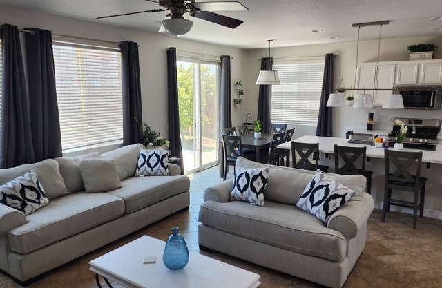 Your Dream 5 BR Getaway -Sleeps 12+-Great Location