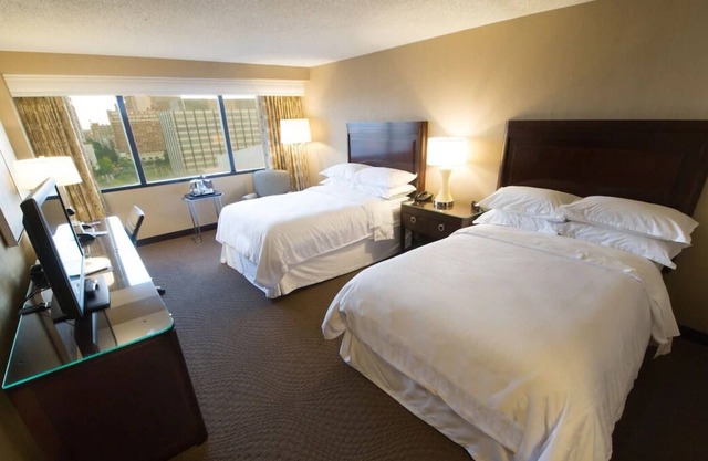 Your Home Away From Home! 3 Comfortable Units, Restaurant and Bar, Pet-Friendly