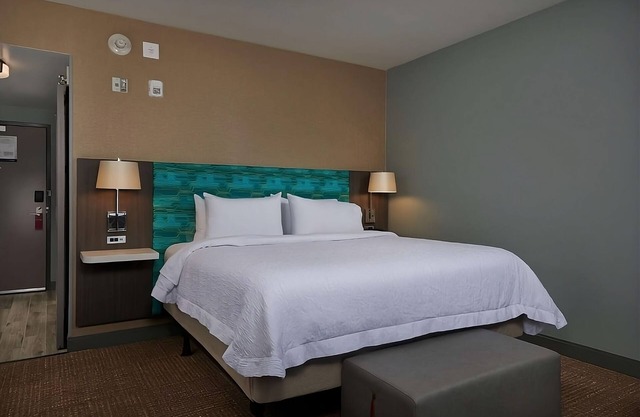 Your Private Escape! Free Breakfast, Indoor Pool, Free Parking, Pets Allowed!
