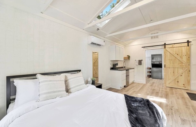 Your private studio awaits! *Craftsman's Cottage*