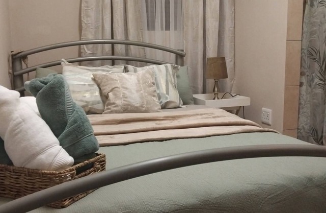 Your tranquil Cosy Semi- detached Guest wing in Cape Town’s Northern Suburbs!