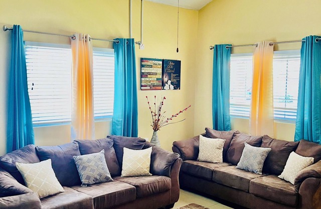 Your Tranquil Home Away From Home near KGN & Portmore