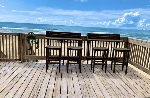 Z Oceanfront offers direct access and excellent view of the ocean!