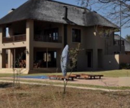 Zebula Golf and Wildlife Estate - Squirrel Pandemonium Pax 12 - Moi Signature Luxury villa