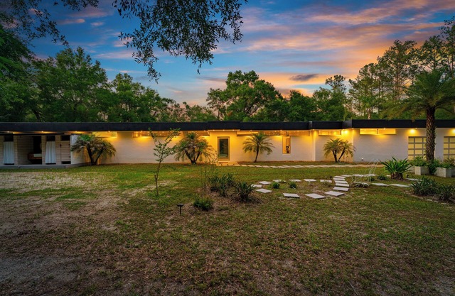 Zen Escape Pool Trails Outdoor Kitchen