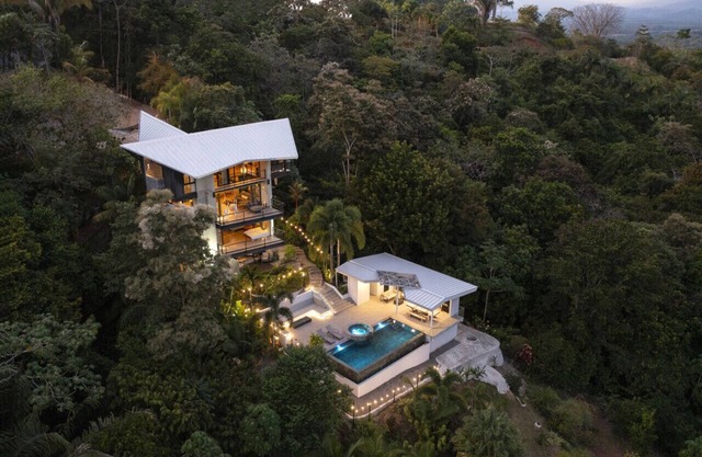 Zen Jungle Oasis ~ Infinity Pool ~ Stunning Views