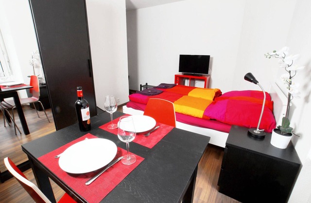 ZH Cranberry - Oerlikon HITrental Apartment
