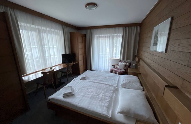 Zimmer 02/2bett mit Balkon - Pension Alpina
