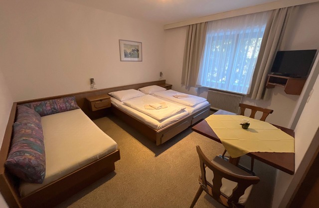 Zimmer 07/3bett Ohne Balkon - Pension Alpina