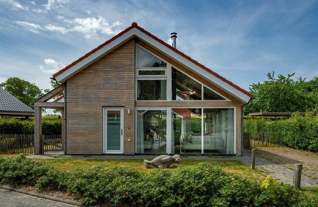 Zonnedorp 8 villa with south facing garden under the dunes