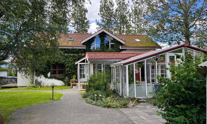 Laugarvatn House | Árbakki Farmhouse Lodge