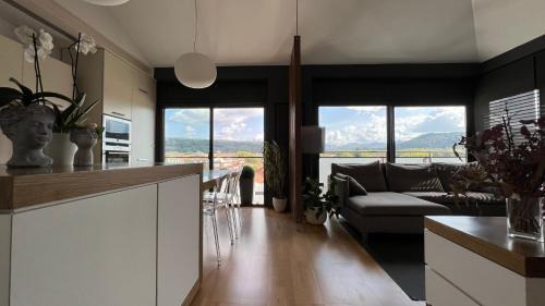 Olot Apartment | Ático de diseño con terraza en el centro de Olot