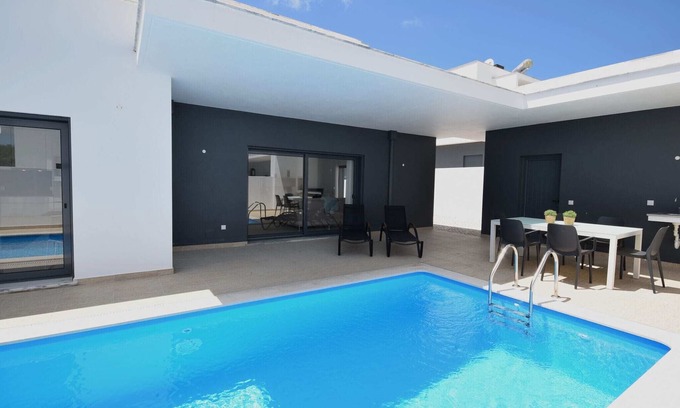 Caldas da Rainha Villa | Óbidos Villa Near Sunny Beaches