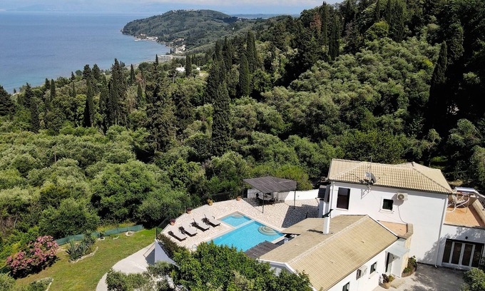 Agia Pelagia Chlomou Villa | Διώροφη Βίλα με Ιδιωτική Πισίνα BBQ & Playroom θέα στην θάλασσα