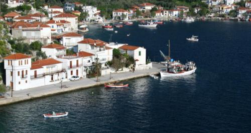 Trikeri House | Μπροστά στο ναυάγιο Καλή τύχη