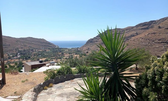 Pisses Apartment | Το Σπίτι στην Πλάκα/To Spiti stin Plaka