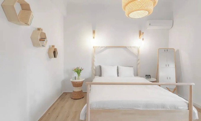 Aigaleo House | Φωτεινό μίνιμαλ διαμέρισμα 3′ απ’ το Μετρό, Διαθέτει ήσυχη αυλή