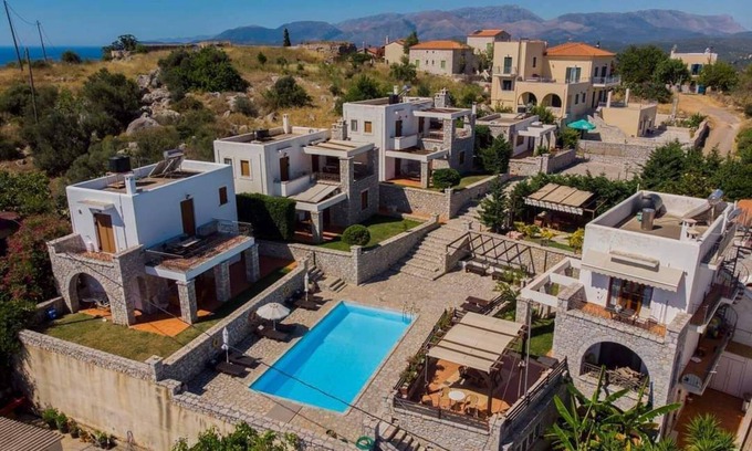 Mavrovouni House | Όμορφο σπίτι με θέα θάλασσα και στην πισίνα